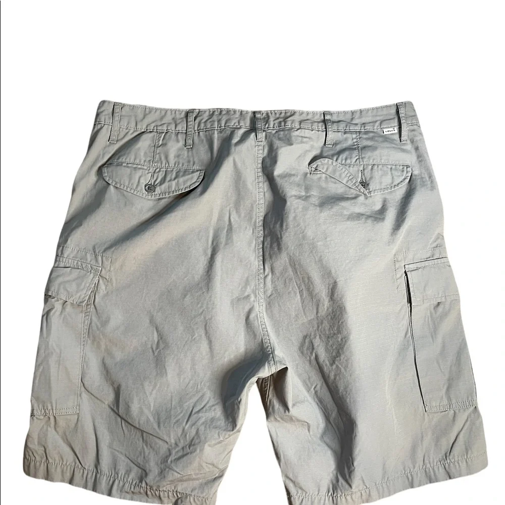 Men’s Levi Strauss & Co gray cargo jorts‎ size 42